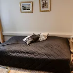 Zentrale Wohnung Im Gruenen!