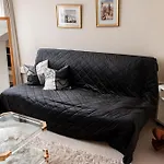 Zentrale Wohnung Im Gruenen!