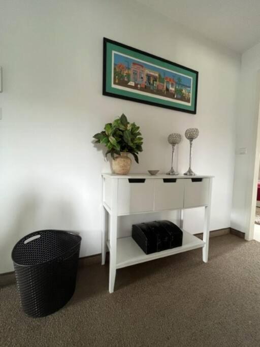 Apartamento Zentrale Im Gruenen! Berlim